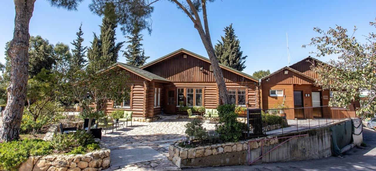 Logos Hotel In Yad Hashmona Εξωτερικό φωτογραφία