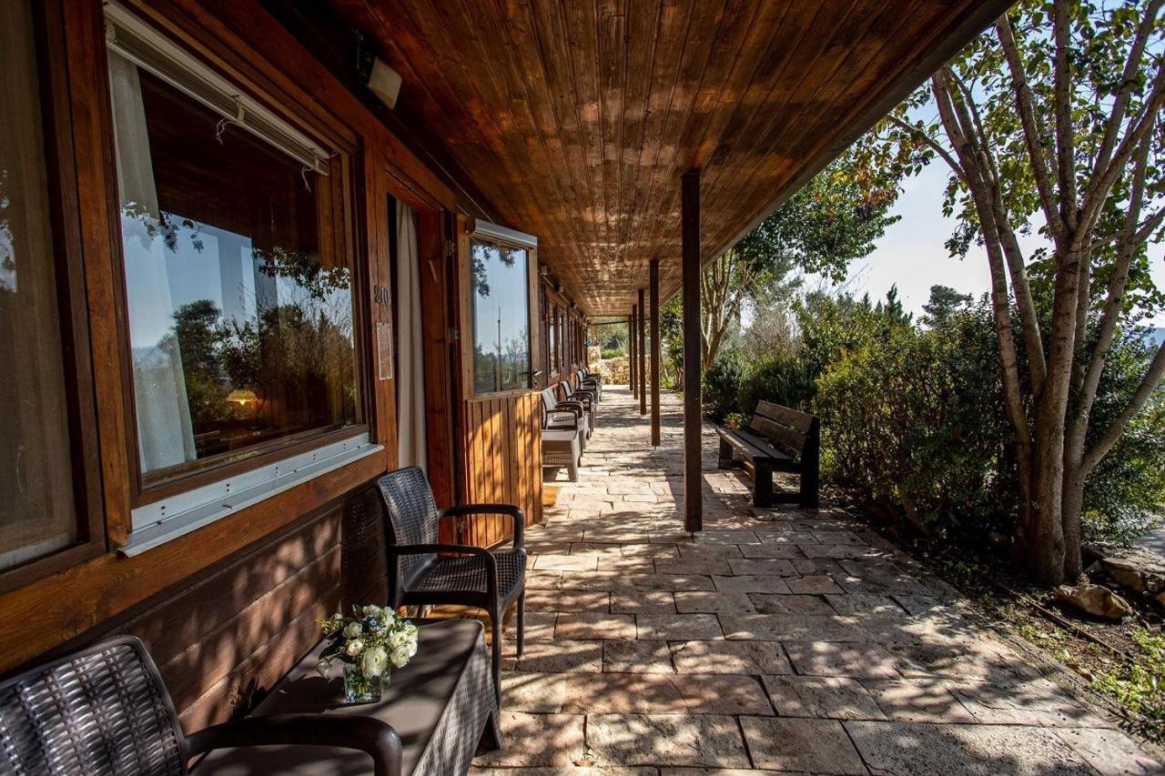 Logos Hotel In Yad Hashmona Εξωτερικό φωτογραφία