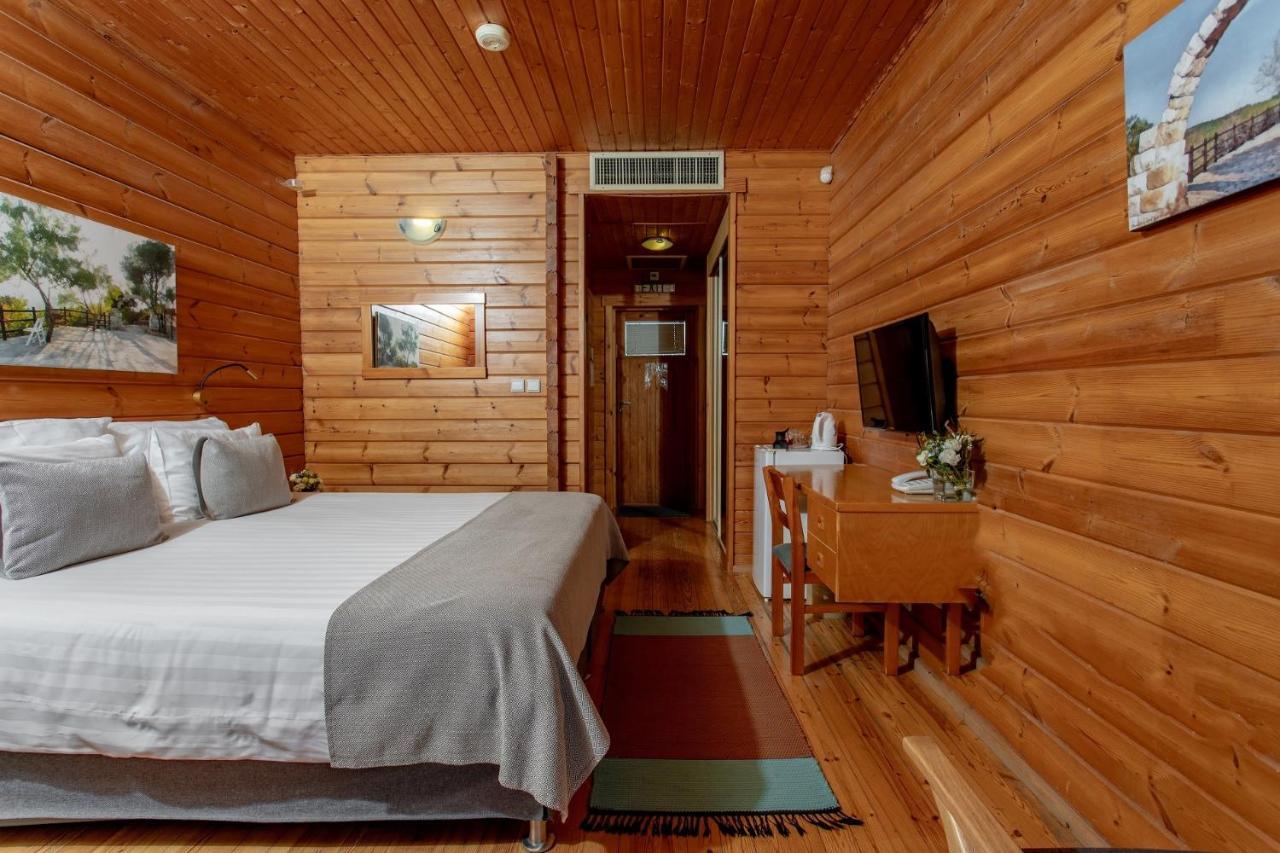Logos Hotel In Yad Hashmona Εξωτερικό φωτογραφία